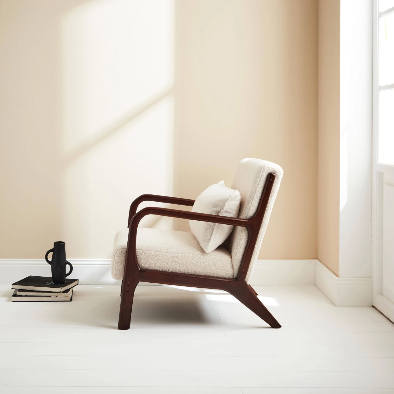 Fauteuil Scandinave Bouclette Et Bois D'hévéa Teinté Wengé – Image 2