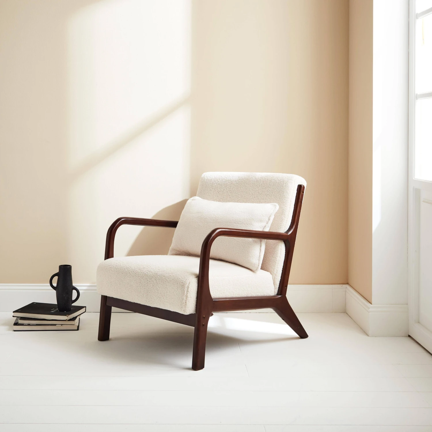 Fauteuil Scandinave Bouclette Et Bois D'hévéa Teinté Wengé