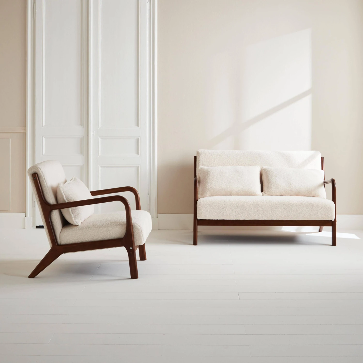 Banquette 2 Places + Fauteuil Bouclette En Bois D'hévéa Teinté Noyer Clair – Image 2