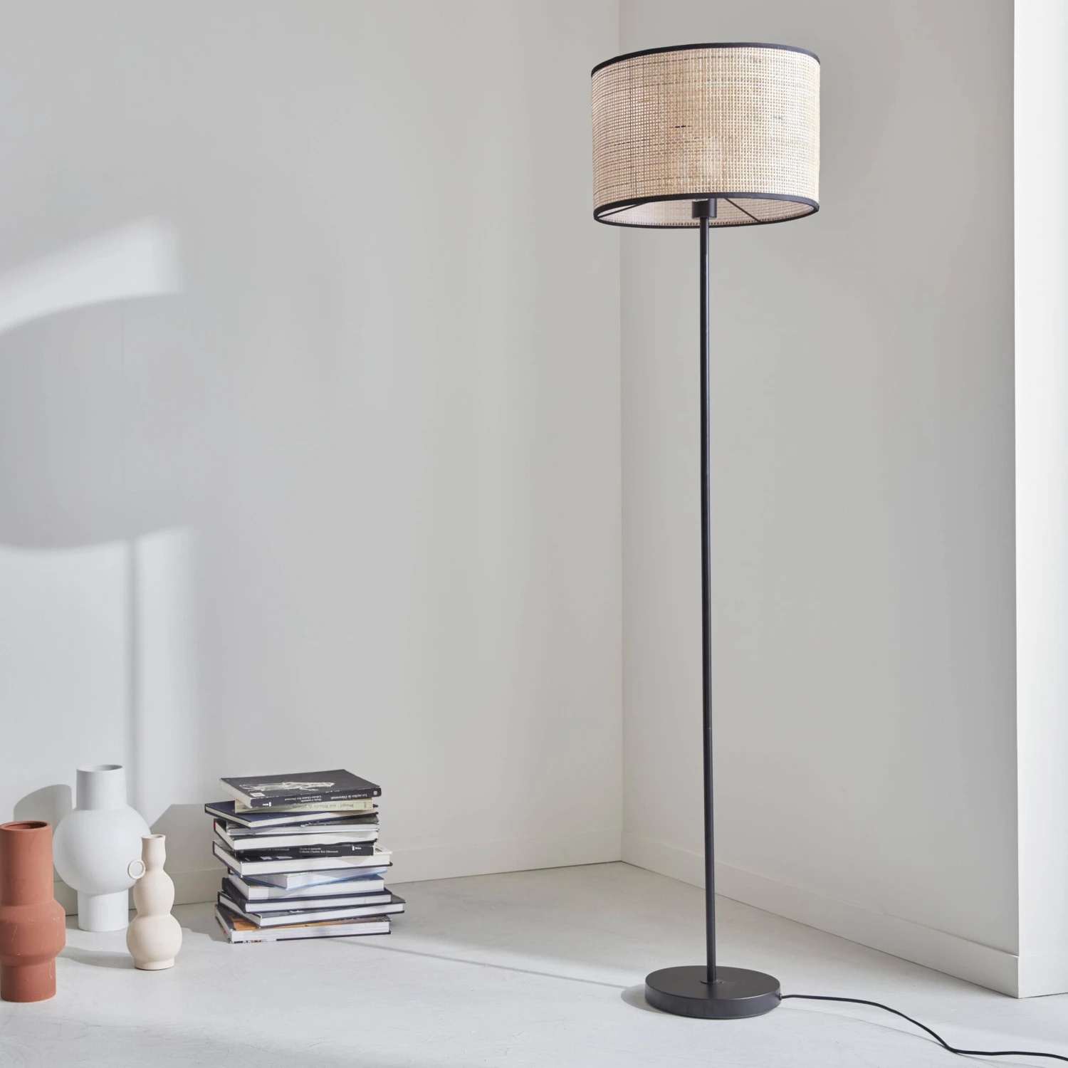 Lampadaire Filaire Intérieure En Cannage H 162cm – Image 2