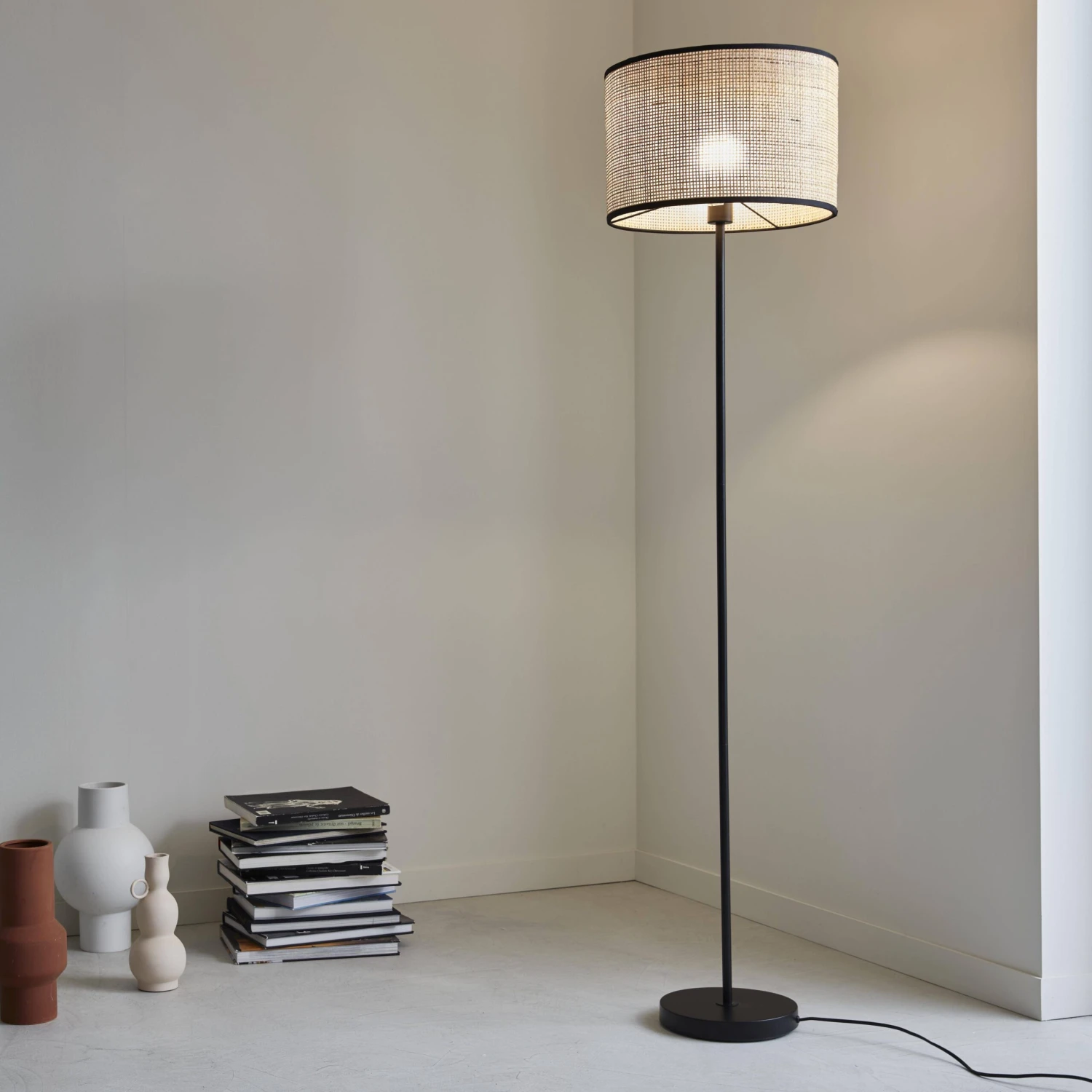Lampadaire Filaire Intérieure En Cannage H 162cm