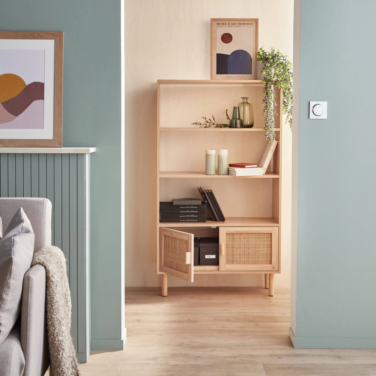 Etagère Bibliothèque Cannage Et Effet Bois 3 Niveaux 2 Portes – Image 2